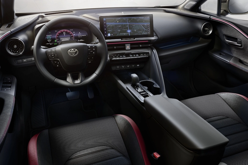 Toyota C-HR z nowym wyposażeniem i niższą ceną