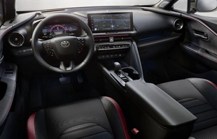 Toyota C-HR z nowym wyposażeniem i niższą ceną