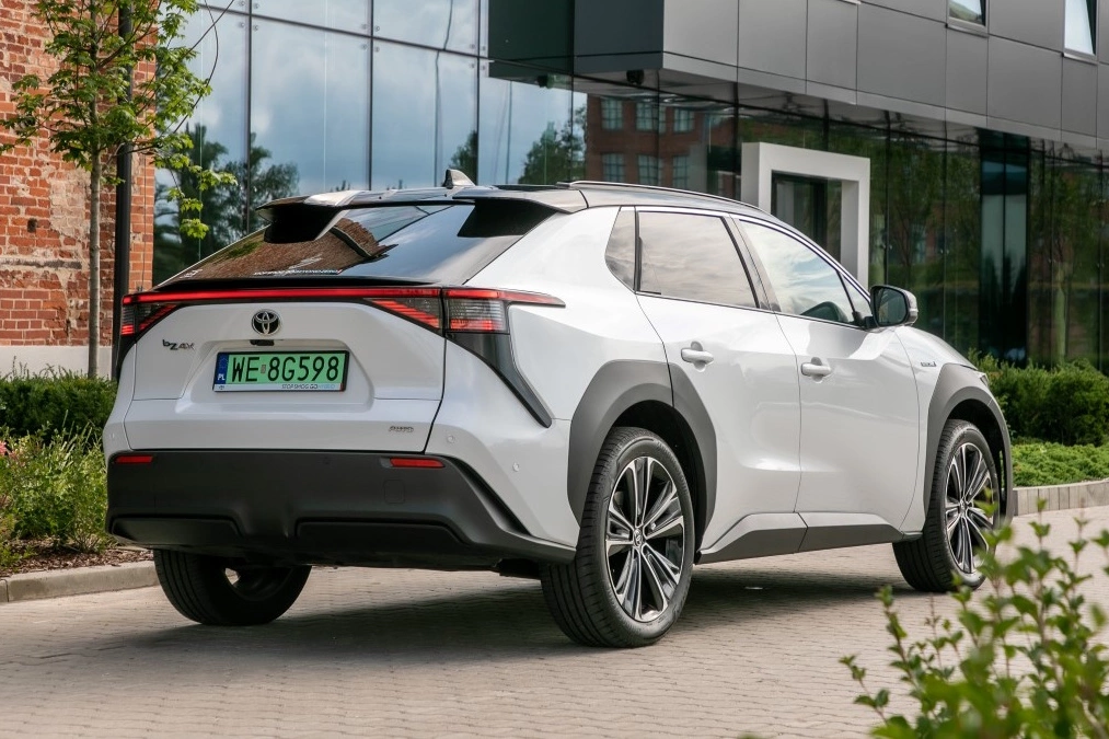 Toyota bZ4X taniej o 50 tys. zł. Jest haczyk?