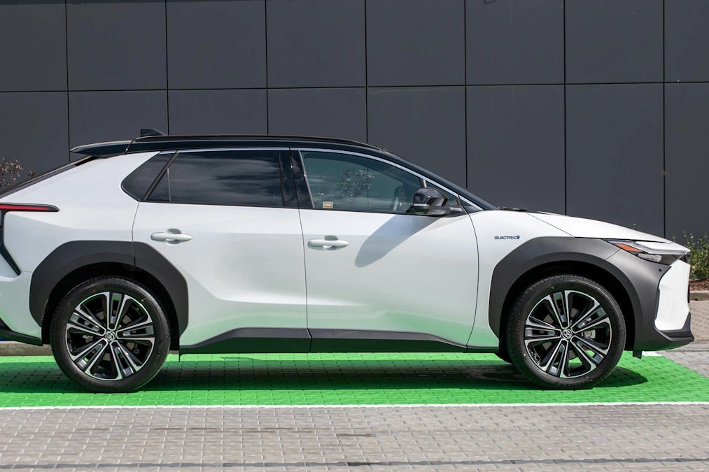 Toyota bZ4X taniej o 50 tys. zł. Jest haczyk?