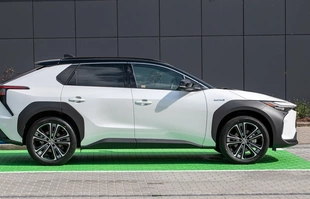Toyota bZ4X taniej o 50 tys. zł. Jest haczyk?