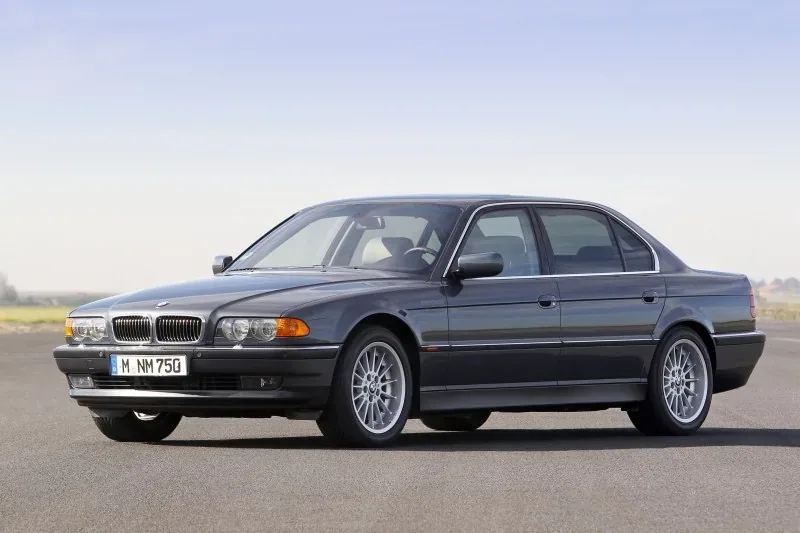 BMW 750 (E38)