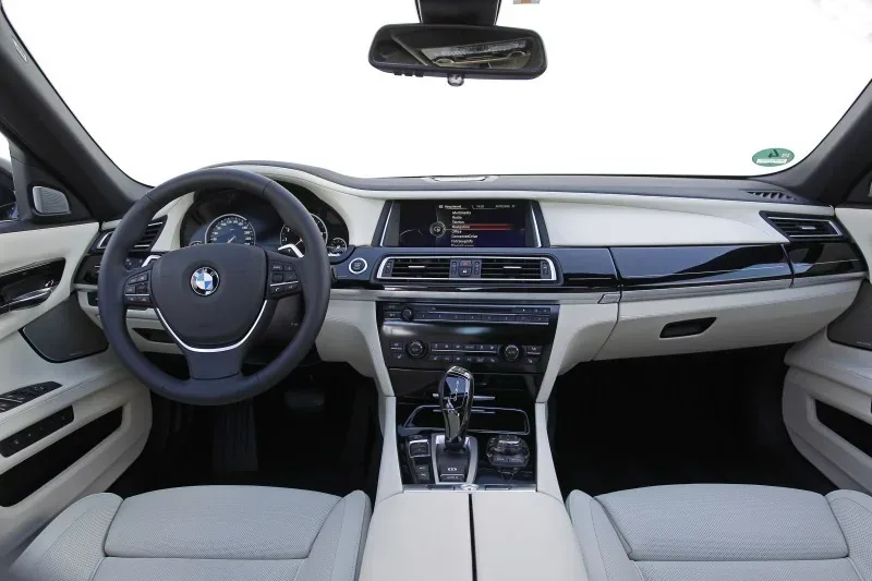 BMW 760 (F01)