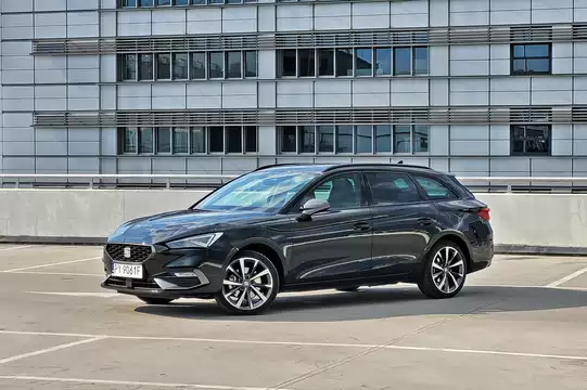 SEAT Leon Sportstourer FR e-HYBRID | Próba wyróżnienia się w rodzinie