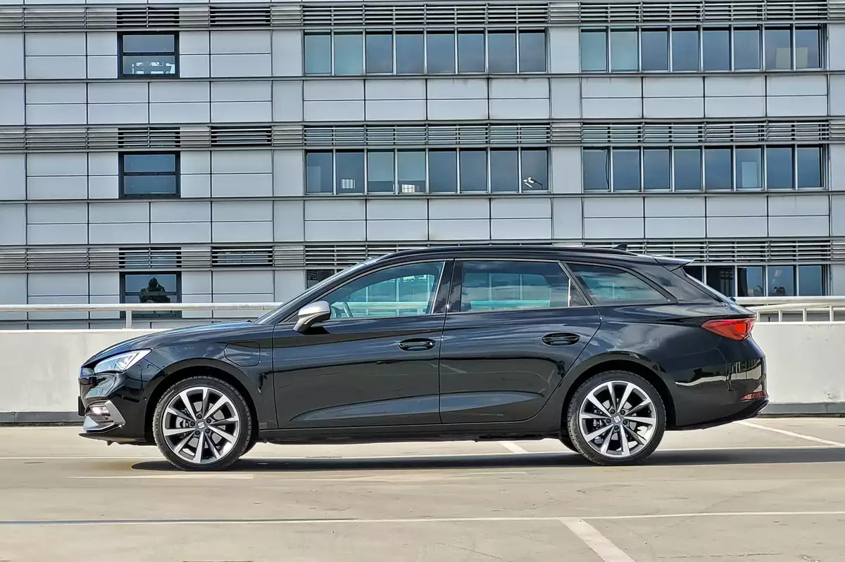 SEAT Leon Sportstourer FR e-HYBRID | Próba wyróżnienia się w rodzinie