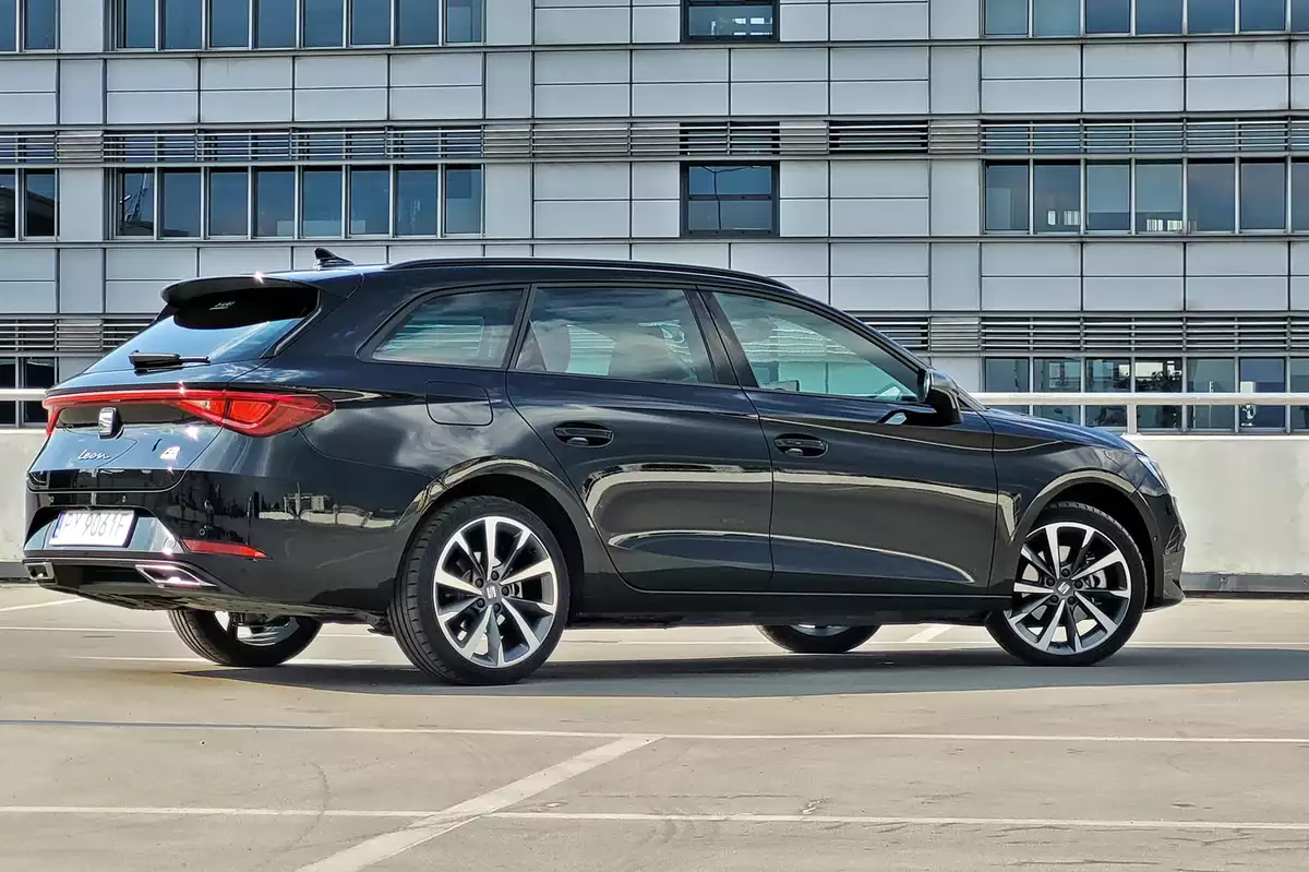 SEAT Leon Sportstourer FR e-HYBRID | Próba wyróżnienia się w rodzinie