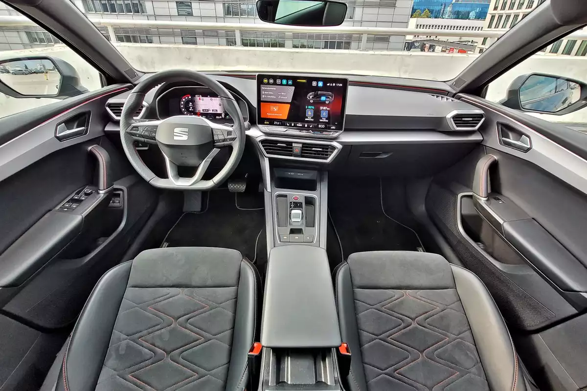 SEAT Leon Sportstourer FR e-HYBRID | Próba wyróżnienia się w rodzinie