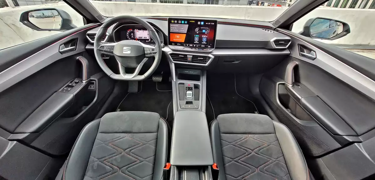 SEAT Leon Sportstourer FR e-HYBRID | Próba wyróżnienia się w rodzinie