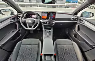 SEAT Leon Sportstourer FR e-HYBRID | Próba wyróżnienia się w rodzinie