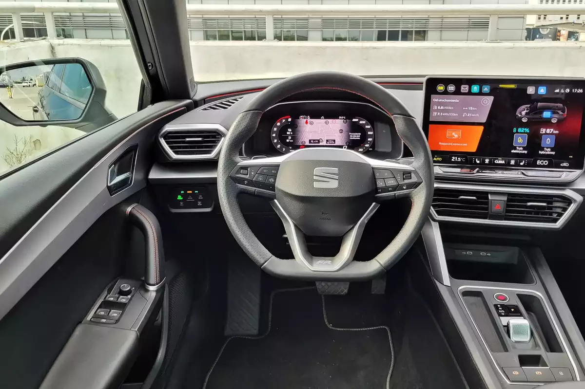 SEAT Leon Sportstourer FR e-HYBRID | Próba wyróżnienia się w rodzinie
