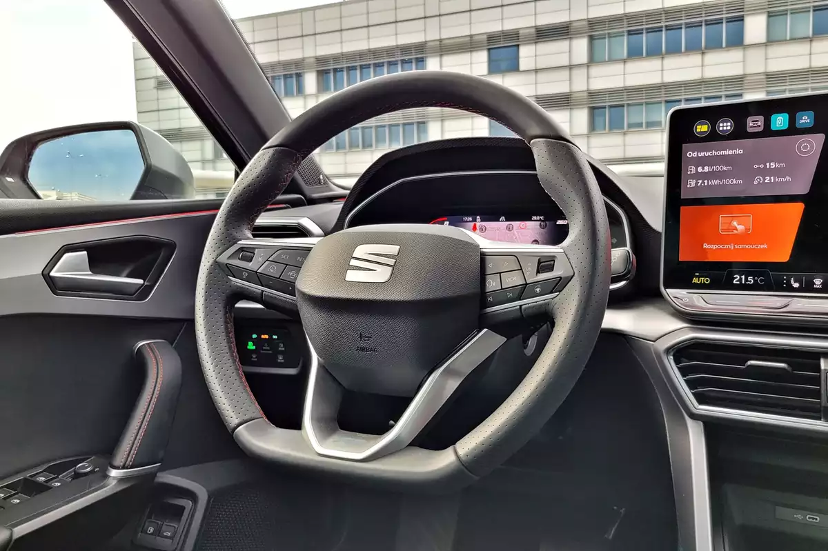 SEAT Leon Sportstourer FR e-HYBRID | Próba wyróżnienia się w rodzinie