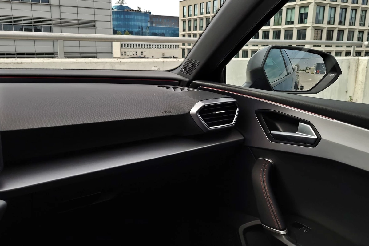 SEAT Leon Sportstourer FR e-HYBRID | Próba wyróżnienia się w rodzinie
