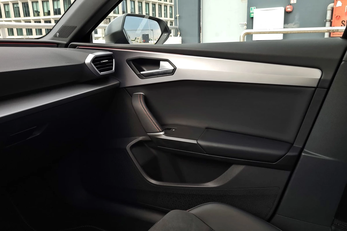 SEAT Leon Sportstourer FR e-HYBRID | Próba wyróżnienia się w rodzinie