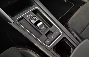 SEAT Leon Sportstourer FR e-HYBRID | Próba wyróżnienia się w rodzinie