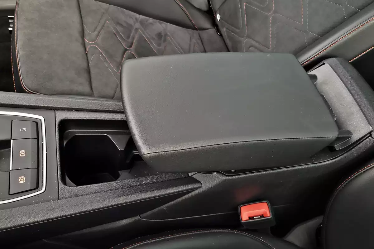 SEAT Leon Sportstourer FR e-HYBRID | Próba wyróżnienia się w rodzinie