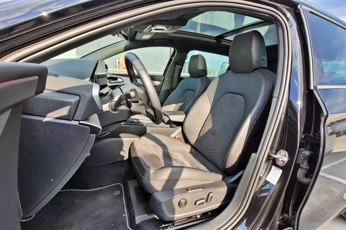 SEAT Leon Sportstourer FR e-HYBRID | Próba wyróżnienia się w rodzinie