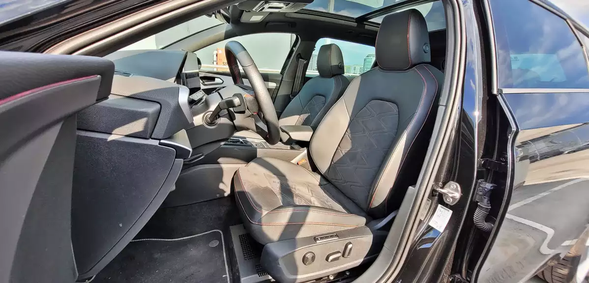 SEAT Leon Sportstourer FR e-HYBRID | Próba wyróżnienia się w rodzinie