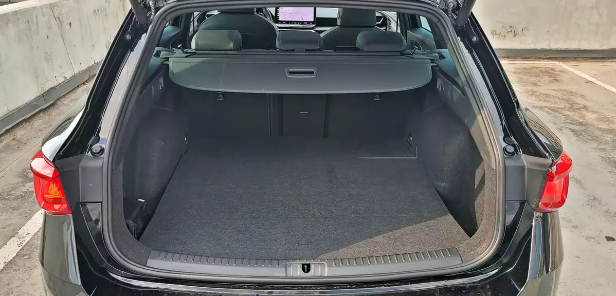 SEAT Leon Sportstourer FR e-HYBRID | Próba wyróżnienia się w rodzinie