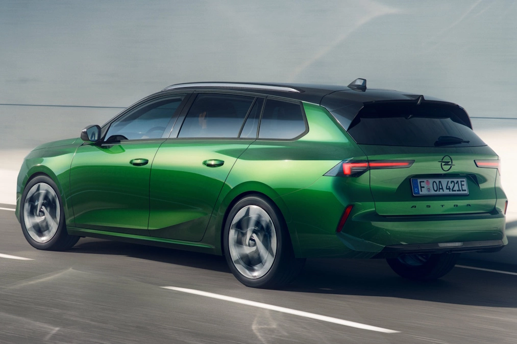 Opel Astra po liftingu na kolejnych zdjęciach