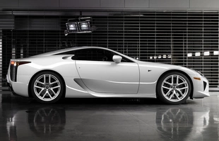 Lexus LFA ma już 15 lat