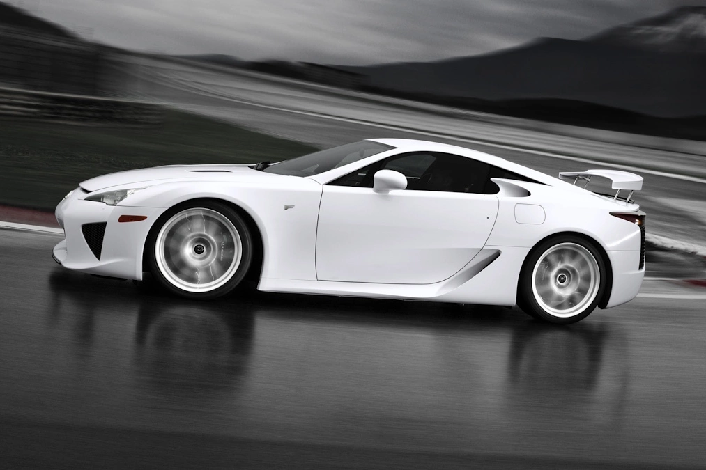 Lexus LFA ma już 15 lat