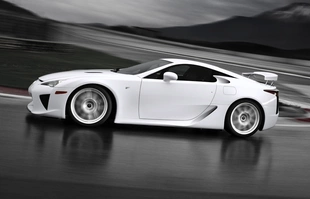 Lexus LFA ma już 15 lat