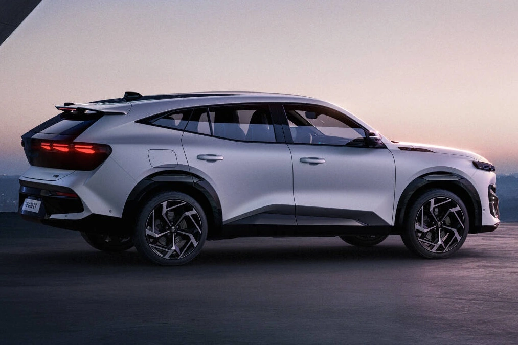 Renault Filante. Nowy model klasy premium