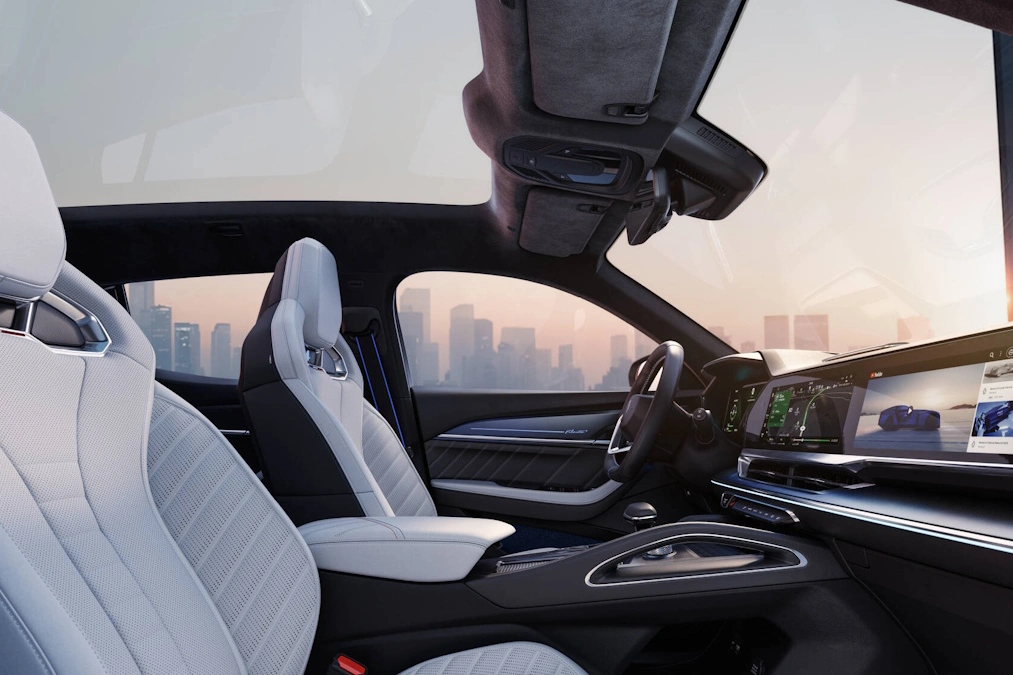 Renault Filante. Nowy model klasy premium