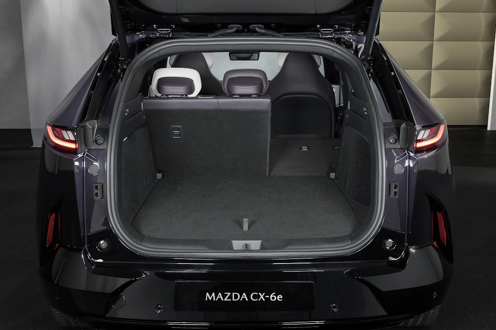 Mazda CX-6e zaprezentowana. Ceny
