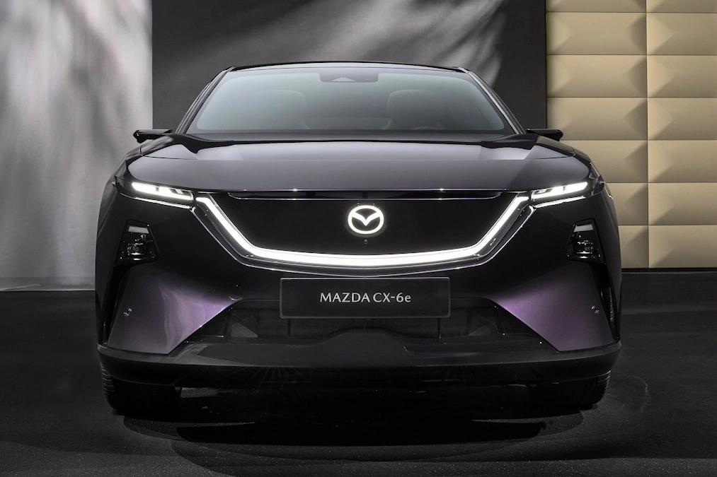 Mazda CX-6e zaprezentowana. Ceny