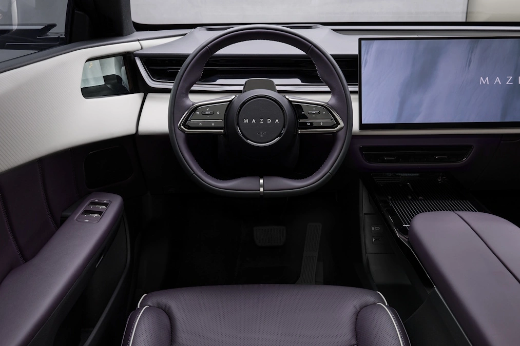 Mazda CX-6e zaprezentowana. Ceny