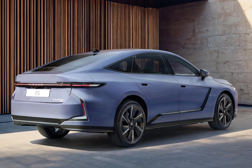 Lexus ES. Polskie ceny