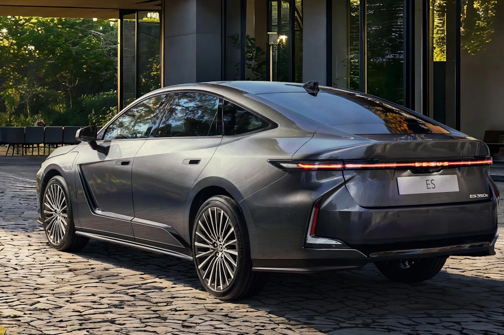 Lexus ES. Polskie ceny