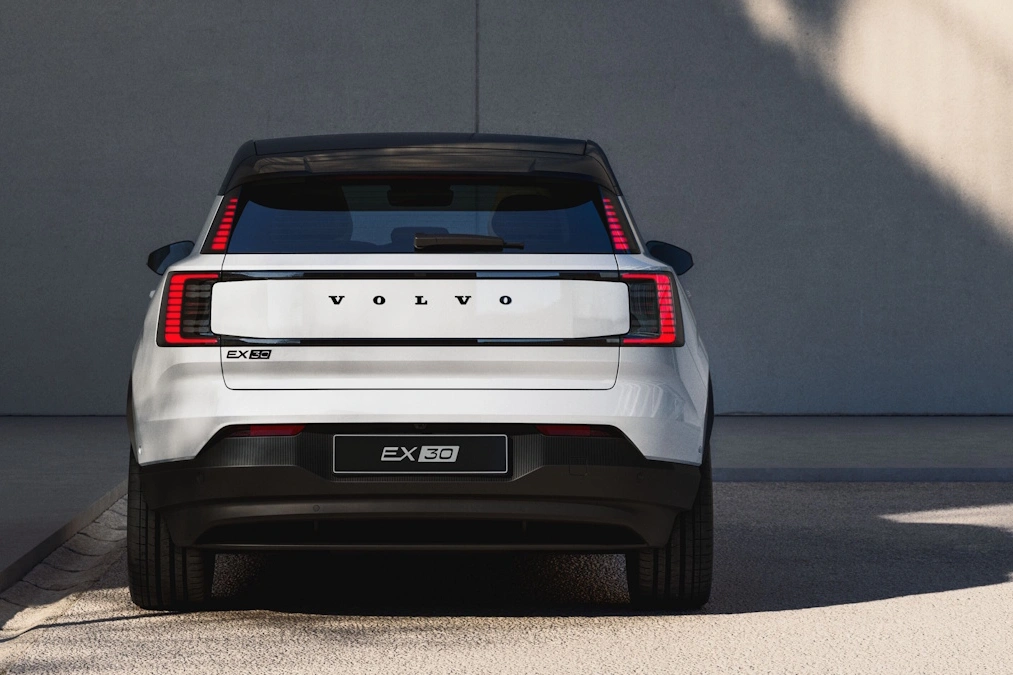 Volvo EX30 z nowym silnikiem i niższą ceną
