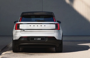 Volvo EX30 z nowym silnikiem i niższą ceną