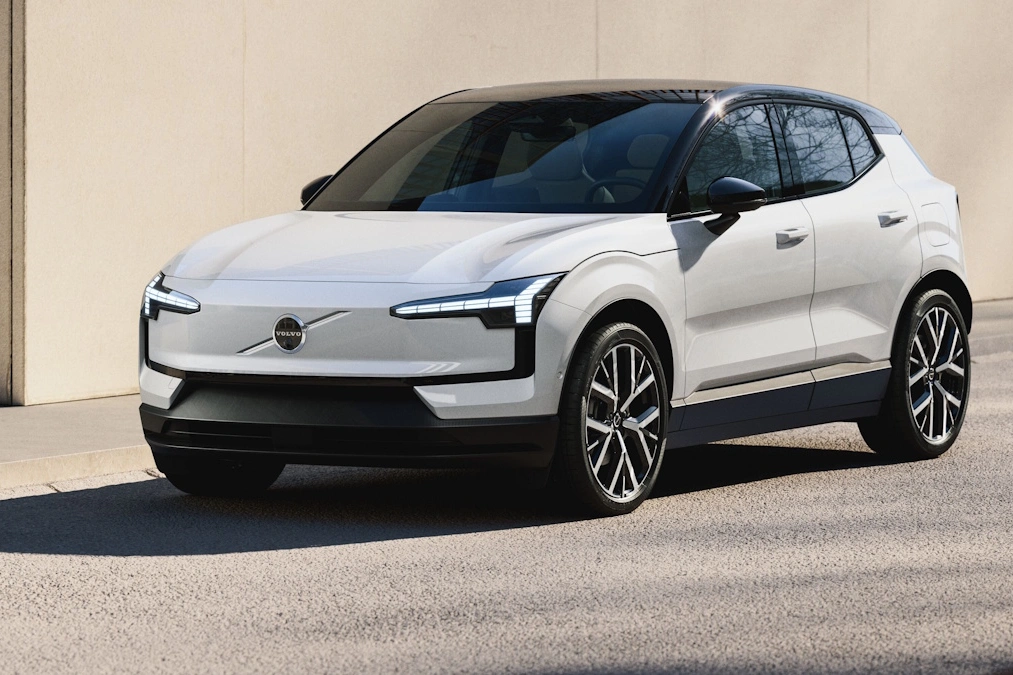 Volvo EX30 z nowym silnikiem i niższą ceną