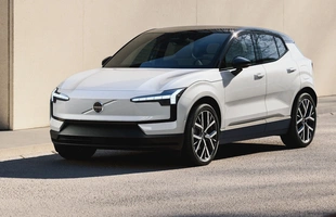 Volvo EX30 z nowym silnikiem i niższą ceną