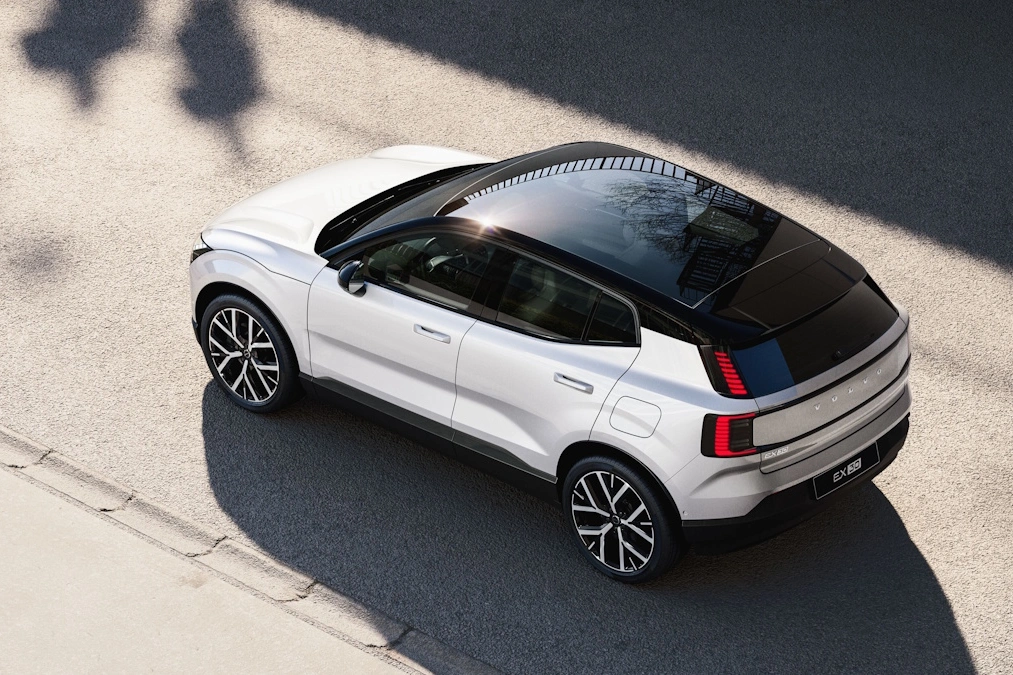 Volvo EX30 z nowym silnikiem i niższą ceną