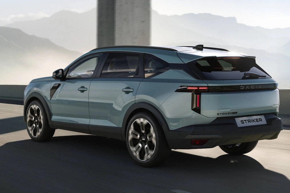 Dacia Striker na pierwszych zdjęciach