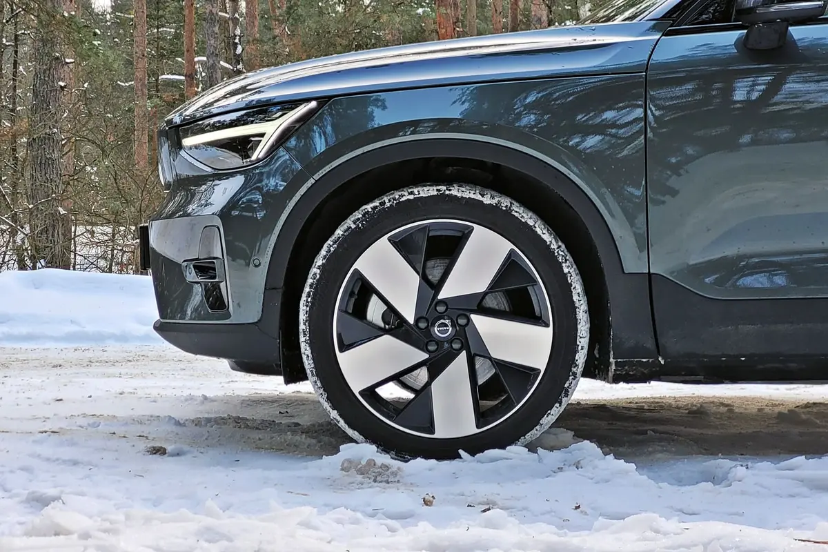 Volvo EX40 Ultra Twin Motor Performance | Niepozorny wyczynowiec