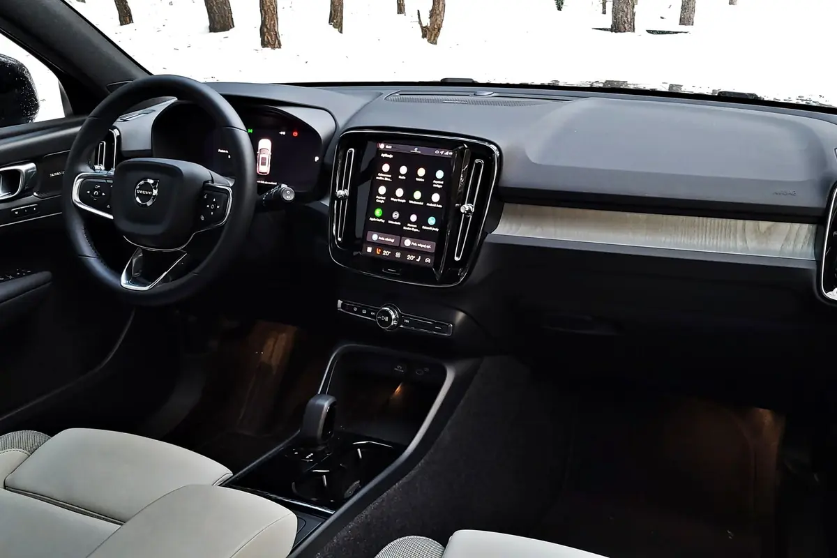 Volvo EX40 Ultra Twin Motor Performance | Niepozorny wyczynowiec