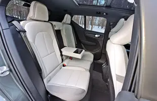 Volvo EX40 Ultra Twin Motor Performance | Niepozorny wyczynowiec