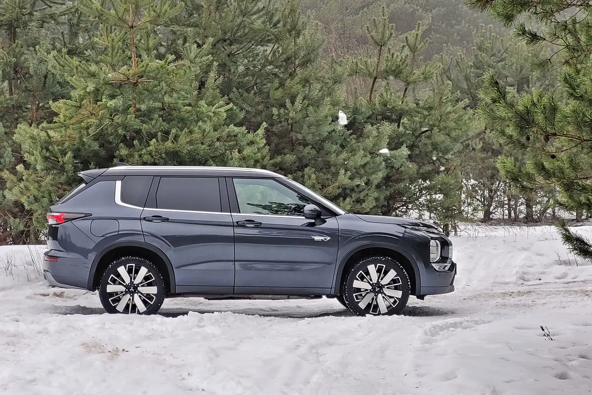 Mitsubishi Outlander 2026 PHEV | Zahacza o klasę premium