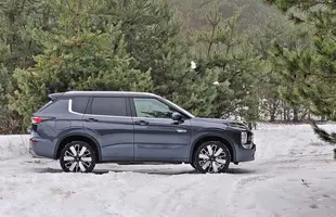Mitsubishi Outlander 2026 PHEV | Zahacza o klasę premium