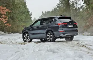 Mitsubishi Outlander 2026 PHEV | Zahacza o klasę premium