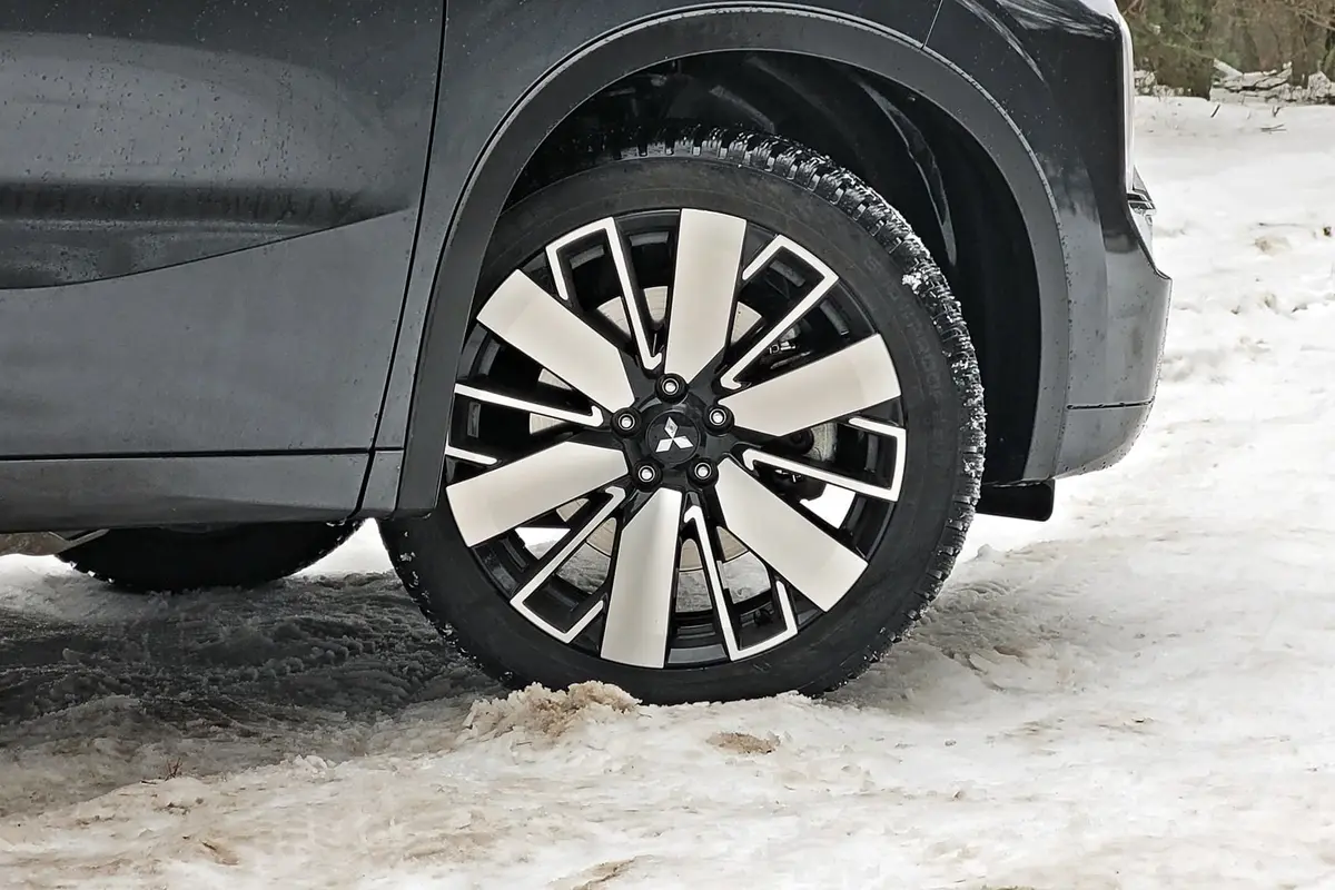 Mitsubishi Outlander 2026 PHEV | Zahacza o klasę premium