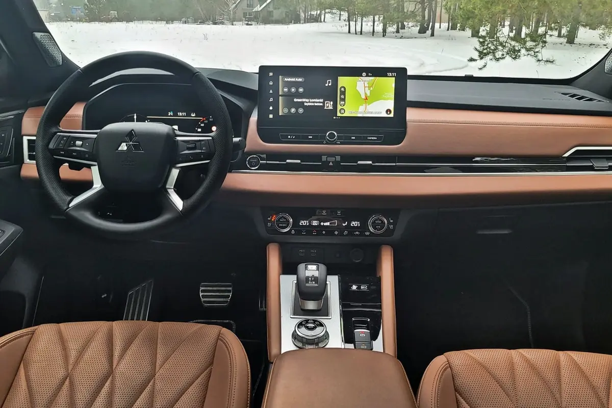 Mitsubishi Outlander 2026 PHEV | Zahacza o klasę premium