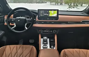 Mitsubishi Outlander 2026 PHEV | Zahacza o klasę premium