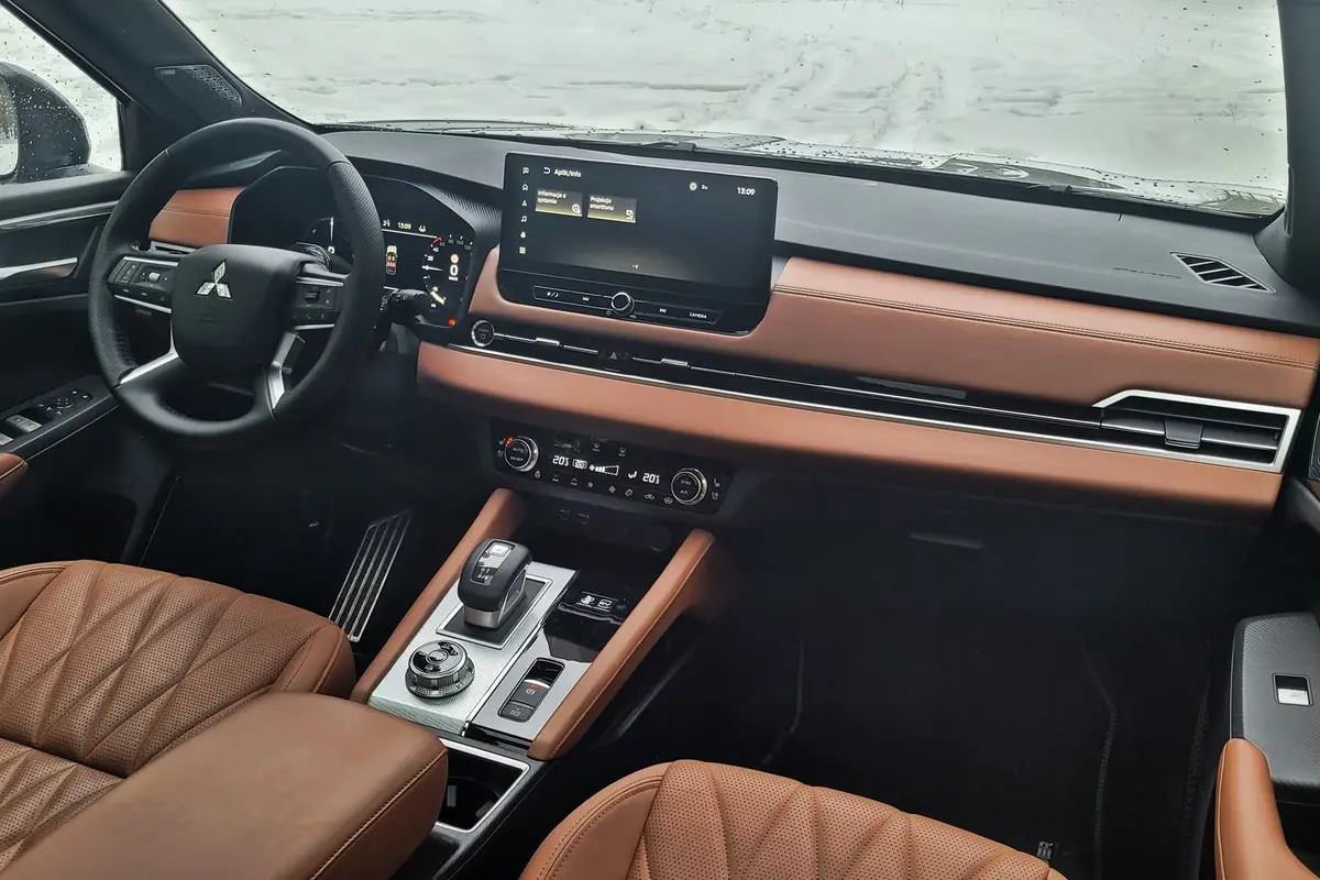 Mitsubishi Outlander 2026 PHEV | Zahacza o klasę premium