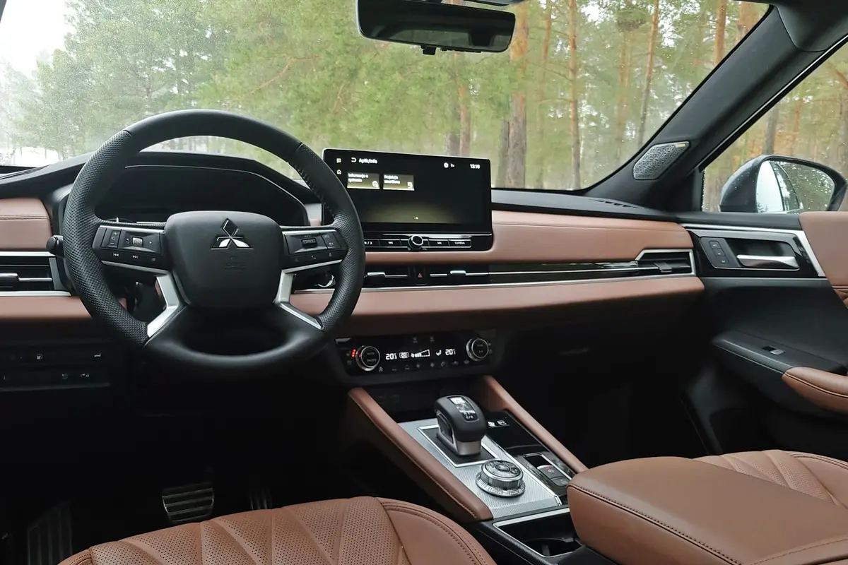 Mitsubishi Outlander 2026 PHEV | Zahacza o klasę premium